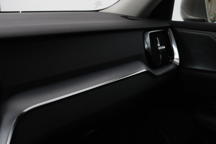 Volvo V60 2.0 T6 Recharge AWD Business Pro | Panoramadak | Head-Up | Leder | 360 camera | Stoel & stuurverwarming | Harman/Kardon | Keyless | Full LED | Carplay | Navigatie