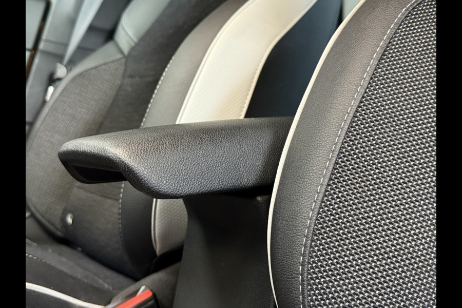 Renault Captur 1.0 TCe 100 Intens | Navi | CarPlay | Camera | PDC V+A | 17" | 100% Dealer onderhouden!