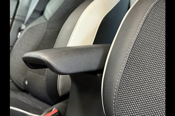 Renault Captur 1.0 TCe 100 Intens | Navi | CarPlay | Camera | PDC V+A | 17" | 100% Dealer onderhouden!