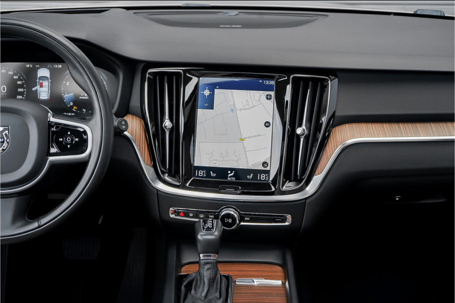 Volvo V60 Cross Country 2.0 T5 AWD Pro Pano 360° Camera Standkachel Trekhaak