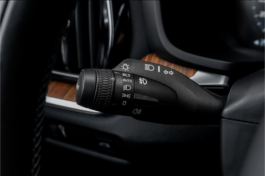 Volvo V60 Cross Country 2.0 T5 AWD Pro Pano 360° Camera Standkachel Trekhaak