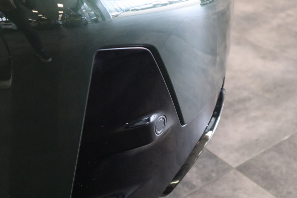 BMW 3-serie 320e ACC PDC Head-UP Panoramadak Harman&Kardon Carbon 20''LM Individual Performance 400PK 24 maanden garantie mogelijk (*vraag naar de voorwaarden)