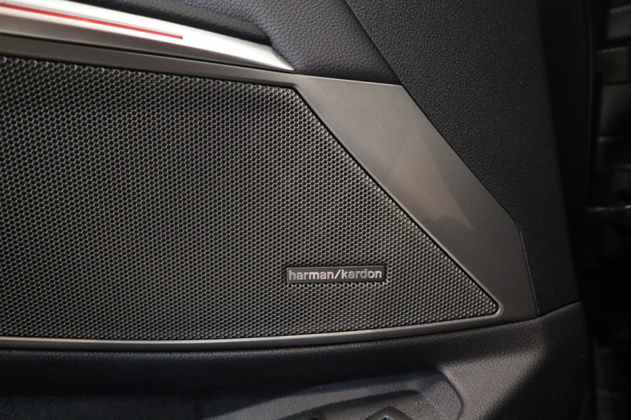 BMW 3-serie 320e ACC PDC Head-UP Panoramadak Harman&Kardon Carbon 20''LM Individual Performance 400PK 24 maanden garantie mogelijk (*vraag naar de voorwaarden)