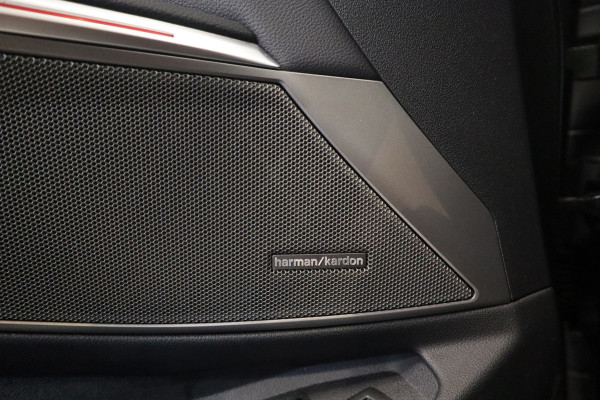 BMW 3-serie 320e ACC PDC Head-UP Panoramadak Harman&Kardon Carbon 20''LM Individual Performance 400PK 24 maanden garantie mogelijk (*vraag naar de voorwaarden)