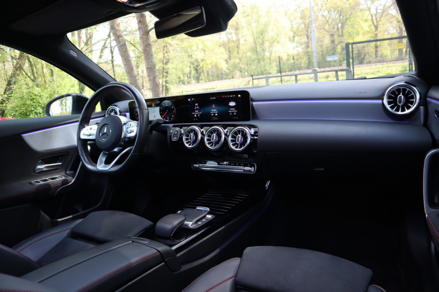 Mercedes-Benz A-Klasse 180 Business Solution AMG | Panoramadak | Automaat |