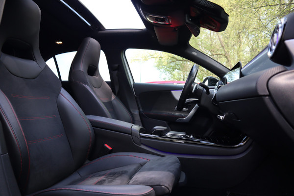 Mercedes-Benz A-Klasse 180 Business Solution AMG | Panoramadak | Automaat |