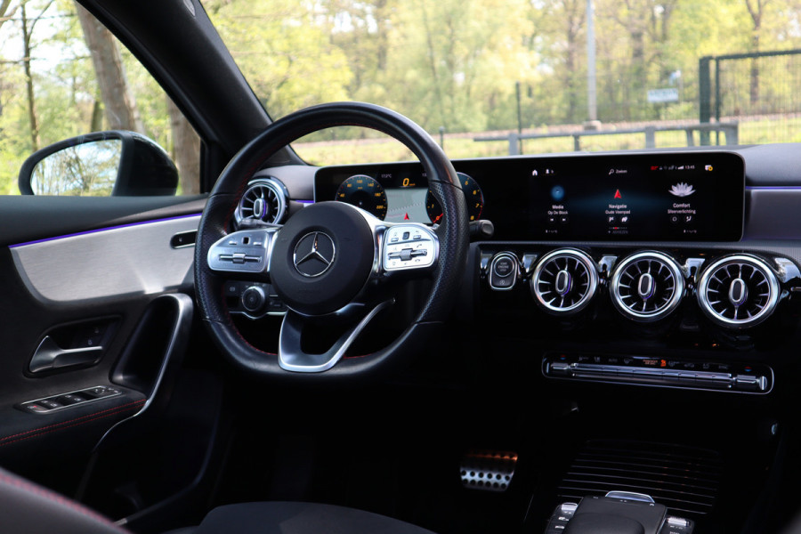Mercedes-Benz A-Klasse 180 Business Solution AMG | Panoramadak | Automaat |