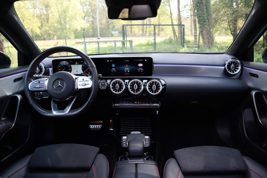 Mercedes-Benz A-Klasse 180 Business Solution AMG | Panoramadak | Automaat |
