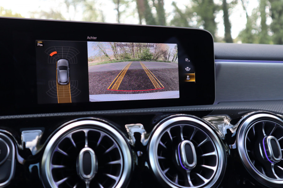 Mercedes-Benz A-Klasse 180 Business Solution AMG | Panoramadak | Automaat |