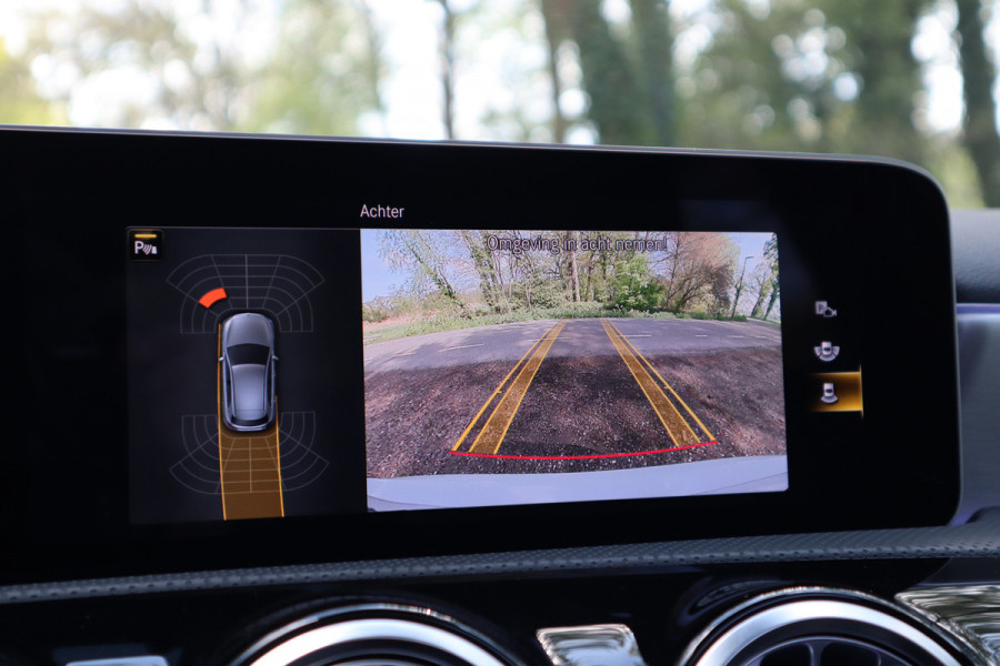Mercedes-Benz A-Klasse 180 Business Solution AMG | Panoramadak | Automaat |
