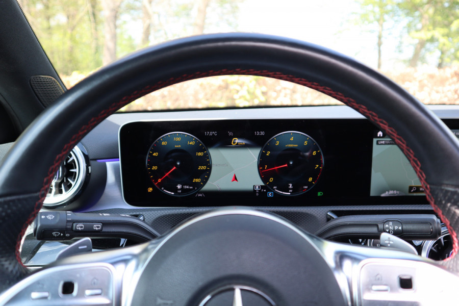 Mercedes-Benz A-Klasse 180 Business Solution AMG | Panoramadak | Automaat |