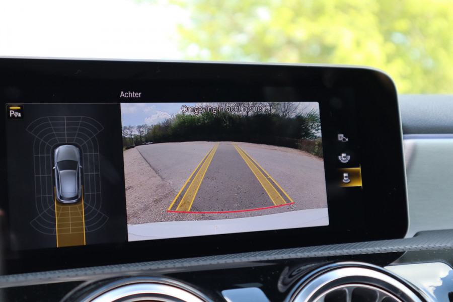 Mercedes-Benz A-Klasse 180 Business Solution AMG | Panoramadak | Automaat |