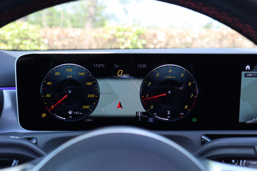 Mercedes-Benz A-Klasse 180 Business Solution AMG | Panoramadak | Automaat |