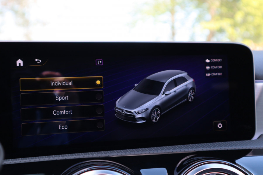 Mercedes-Benz A-Klasse 180 Business Solution AMG | Panoramadak | Automaat |