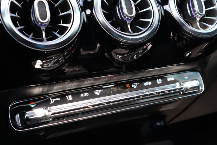 Mercedes-Benz A-Klasse 180 Business Solution AMG | Panoramadak | Automaat |
