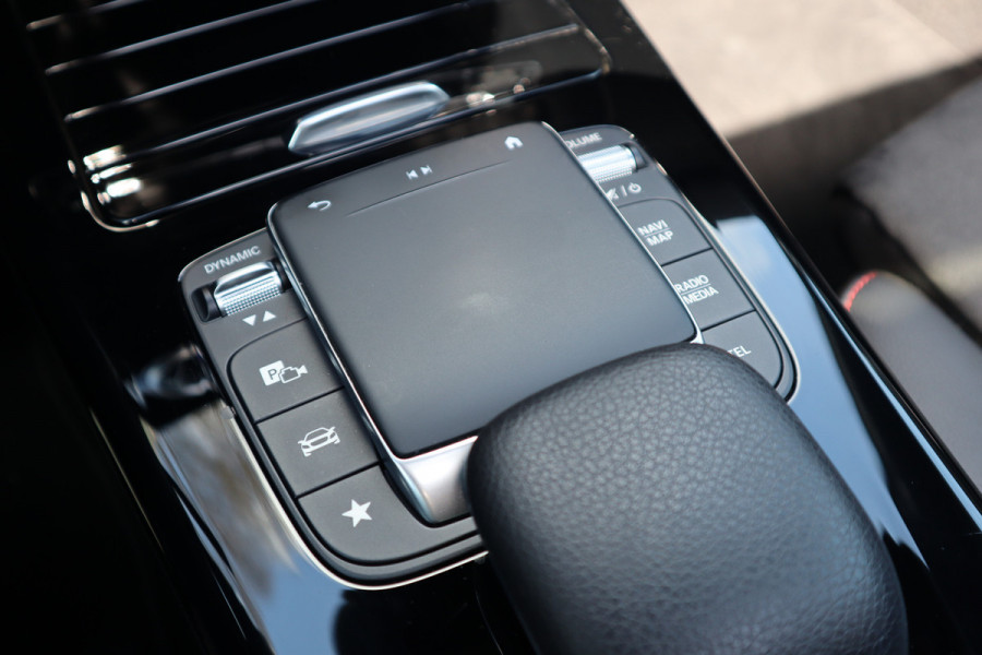 Mercedes-Benz A-Klasse 180 Business Solution AMG | Panoramadak | Automaat |