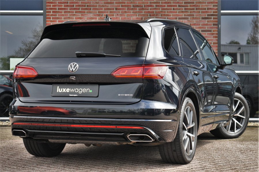 Volkswagen Touareg R 3.0 TSi eHybrid 4M Pano Trekh ACC Luchtvering