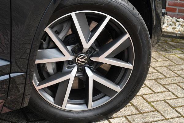 Volkswagen Touareg R 3.0 TSi eHybrid 4M Pano Trekh ACC Luchtvering
