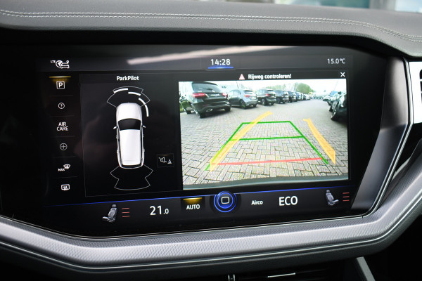 Volkswagen Touareg R 3.0 TSi eHybrid 4M Pano Trekh ACC Luchtvering