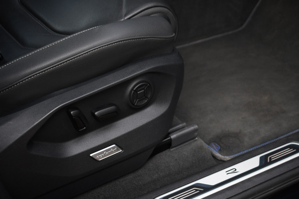 Volkswagen Touareg R 3.0 TSi eHybrid 4M Pano Trekh ACC Luchtvering