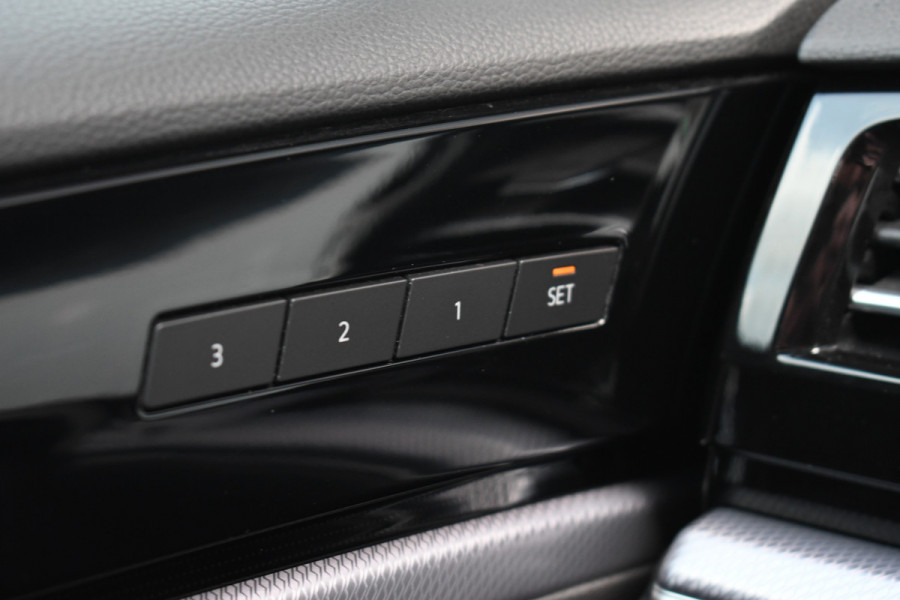 Volkswagen Touareg R 3.0 TSi eHybrid 4M Pano Trekh ACC Luchtvering