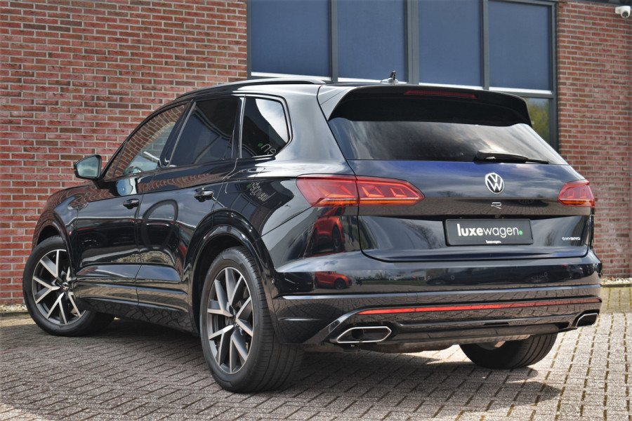 Volkswagen Touareg R 3.0 TSi eHybrid 4M Pano Trekh ACC Luchtvering