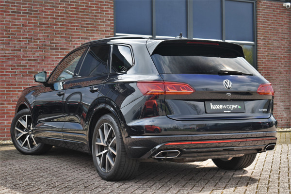 Volkswagen Touareg R 3.0 TSi eHybrid 4M Pano Trekh ACC Luchtvering