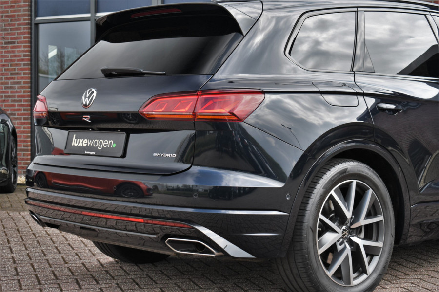 Volkswagen Touareg R 3.0 TSi eHybrid 4M Pano Trekh ACC Luchtvering