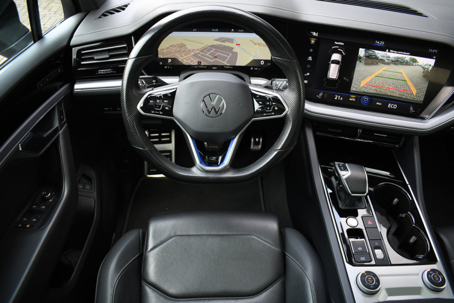 Volkswagen Touareg R 3.0 TSi eHybrid 4M Pano Trekh ACC Luchtvering