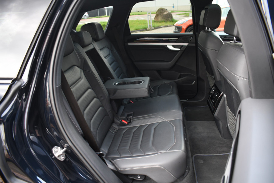 Volkswagen Touareg R 3.0 TSi eHybrid 4M Pano Trekh ACC Luchtvering