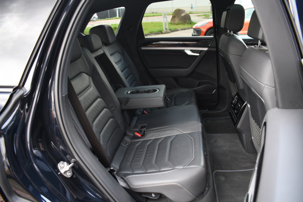 Volkswagen Touareg R 3.0 TSi eHybrid 4M Pano Trekh ACC Luchtvering