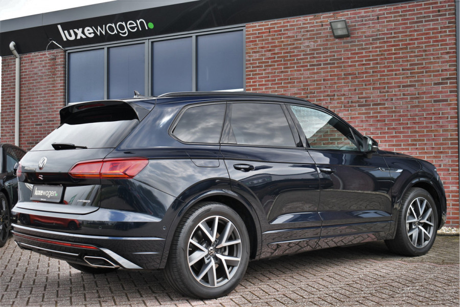Volkswagen Touareg R 3.0 TSi eHybrid 4M Pano Trekh ACC Luchtvering