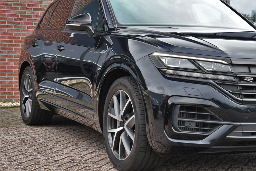 Volkswagen Touareg R 3.0 TSi eHybrid 4M Pano Trekh ACC Luchtvering