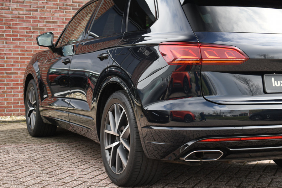Volkswagen Touareg R 3.0 TSi eHybrid 4M Pano Trekh ACC Luchtvering