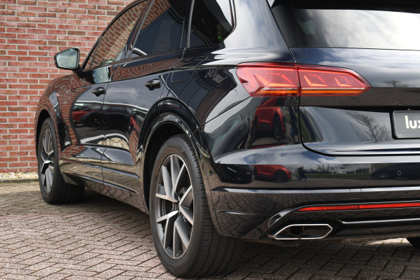 Volkswagen Touareg R 3.0 TSi eHybrid 4M Pano Trekh ACC Luchtvering