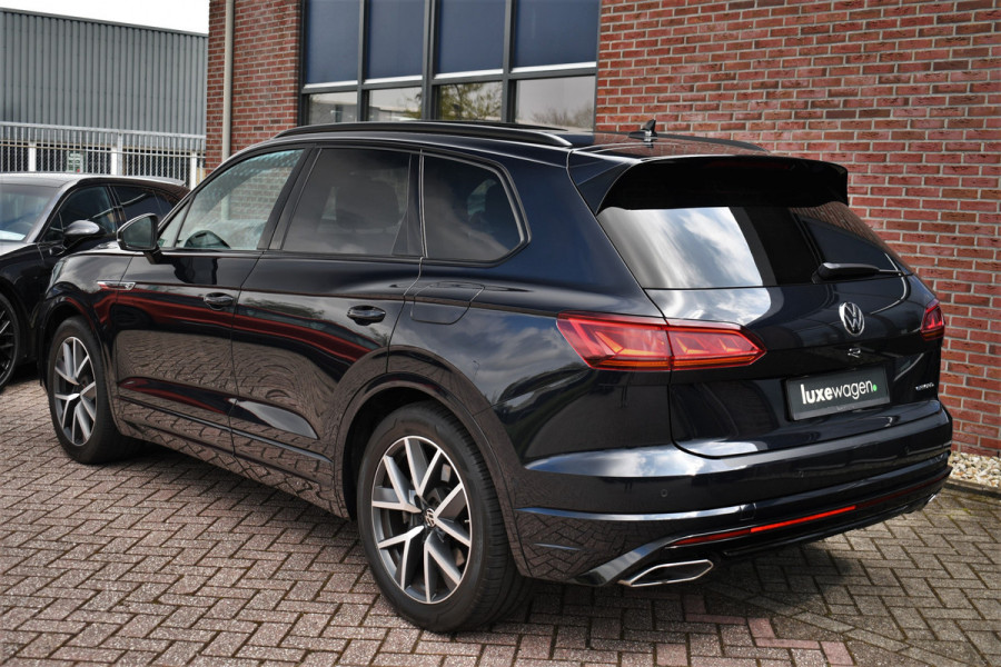 Volkswagen Touareg R 3.0 TSi eHybrid 4M Pano Trekh ACC Luchtvering