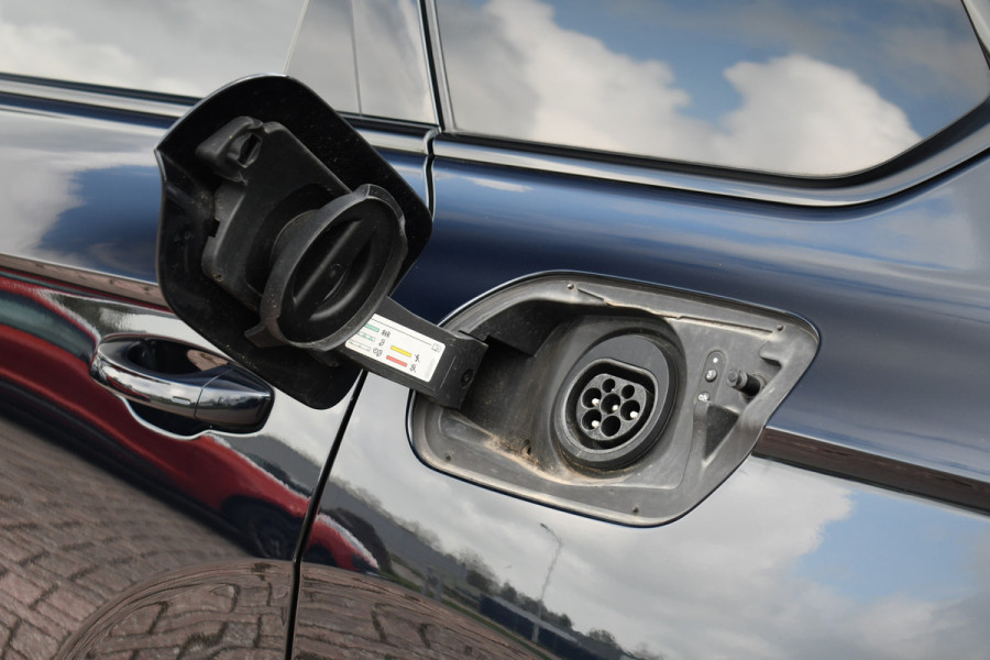 Volkswagen Touareg R 3.0 TSi eHybrid 4M Pano Trekh ACC Luchtvering