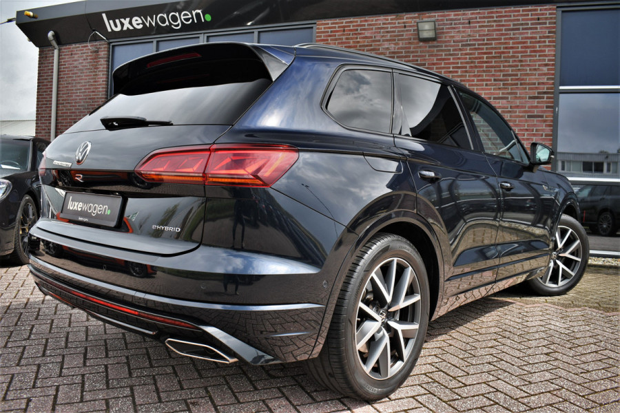 Volkswagen Touareg R 3.0 TSi eHybrid 4M Pano Trekh ACC Luchtvering