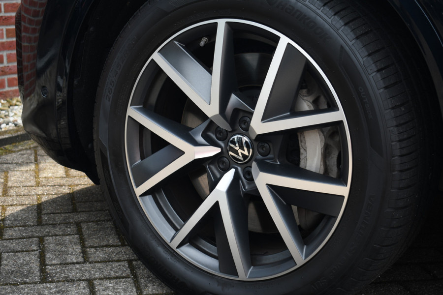 Volkswagen Touareg R 3.0 TSi eHybrid 4M Pano Trekh ACC Luchtvering