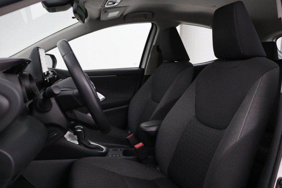 Toyota Yaris 1.5 Hybrid Dynamic | Camera | Adaptive cruise | Carplay | Full LED | Keyless | Navigatie | Climate control | Bluetooth