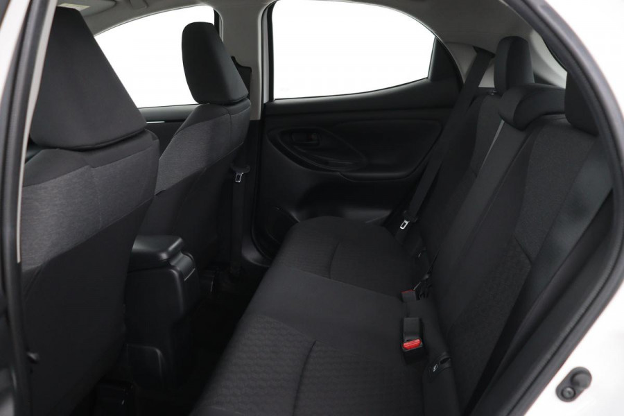 Toyota Yaris 1.5 Hybrid Dynamic | Camera | Adaptive cruise | Carplay | Full LED | Keyless | Navigatie | Climate control | Bluetooth