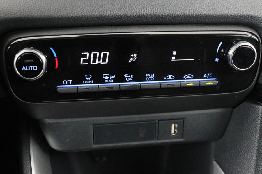 Toyota Yaris 1.5 Hybrid Dynamic | Camera | Adaptive cruise | Carplay | Full LED | Keyless | Navigatie | Climate control | Bluetooth