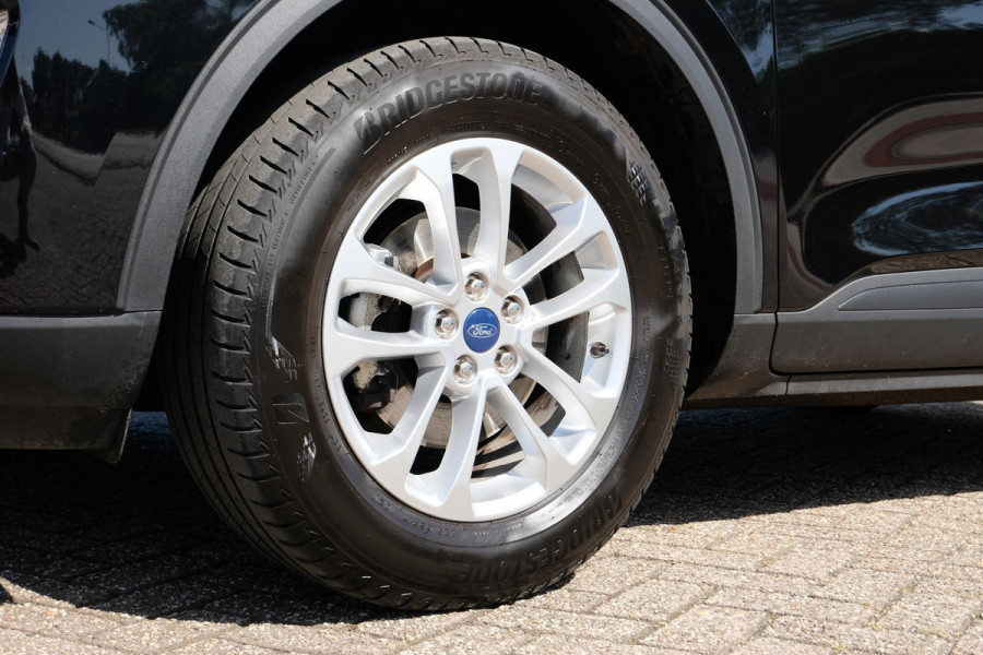 Ford Kuga 1.5 EcoBoost Titanium 120pk Wegklapbare Trekhaak | Navigatie | Parkeersensoren | Apple Carplay | Metaal lak | Dealer onderhouden