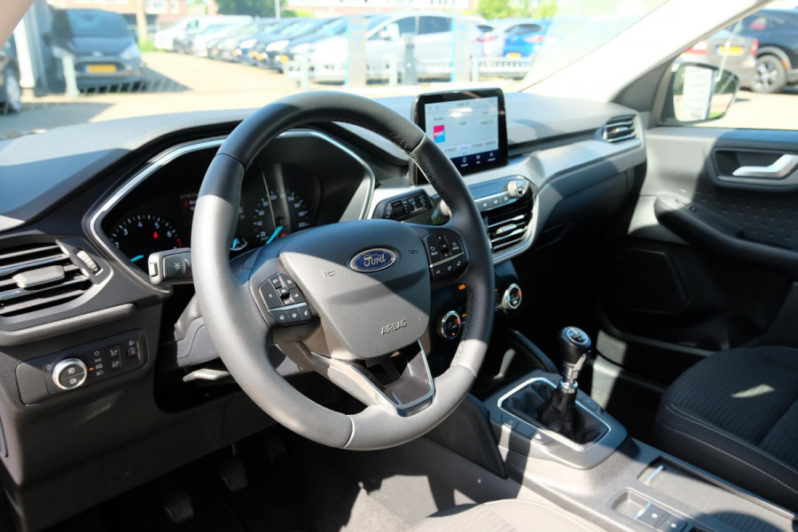 Ford Kuga 1.5 EcoBoost Titanium 120pk Wegklapbare Trekhaak | Navigatie | Parkeersensoren | Apple Carplay | Metaal lak | Dealer onderhouden