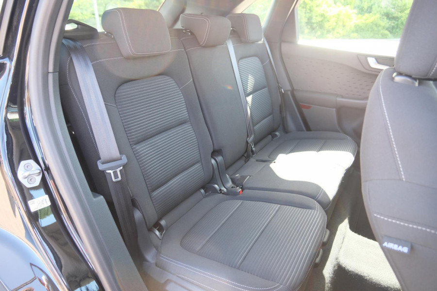 Ford Kuga 1.5 EcoBoost Titanium 120pk Wegklapbare Trekhaak | Navigatie | Parkeersensoren | Apple Carplay | Metaal lak | Dealer onderhouden