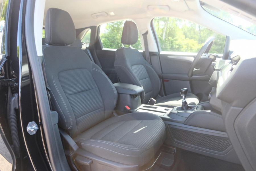 Ford Kuga 1.5 EcoBoost Titanium 120pk Wegklapbare Trekhaak | Navigatie | Parkeersensoren | Apple Carplay | Metaal lak | Dealer onderhouden
