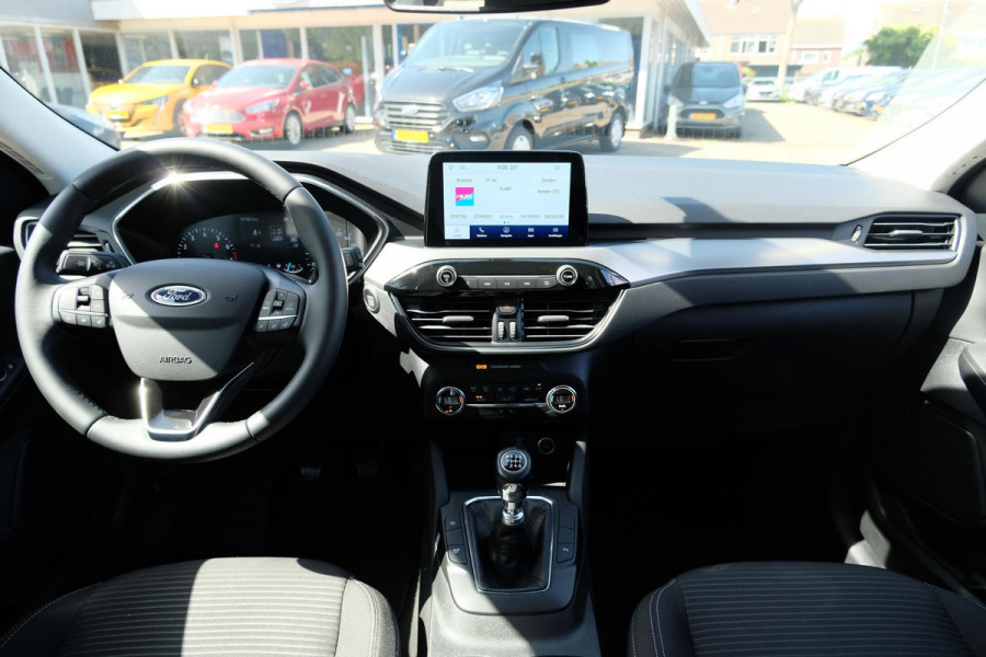 Ford Kuga 1.5 EcoBoost Titanium 120pk Wegklapbare Trekhaak | Navigatie | Parkeersensoren | Apple Carplay | Metaal lak | Dealer onderhouden