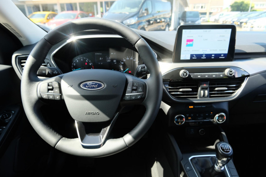 Ford Kuga 1.5 EcoBoost Titanium 120pk Wegklapbare Trekhaak | Navigatie | Parkeersensoren | Apple Carplay | Metaal lak | Dealer onderhouden
