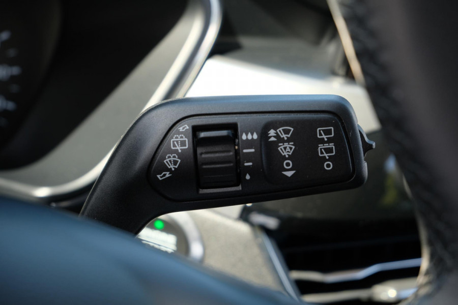 Ford Kuga 1.5 EcoBoost Titanium 120pk Wegklapbare Trekhaak | Navigatie | Parkeersensoren | Apple Carplay | Metaal lak | Dealer onderhouden