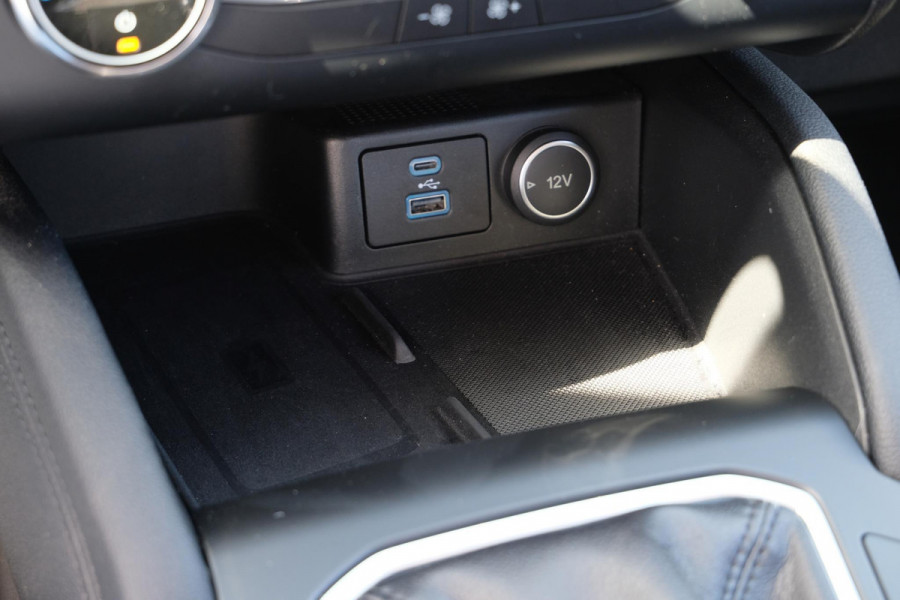 Ford Kuga 1.5 EcoBoost Titanium 120pk Wegklapbare Trekhaak | Navigatie | Parkeersensoren | Apple Carplay | Metaal lak | Dealer onderhouden